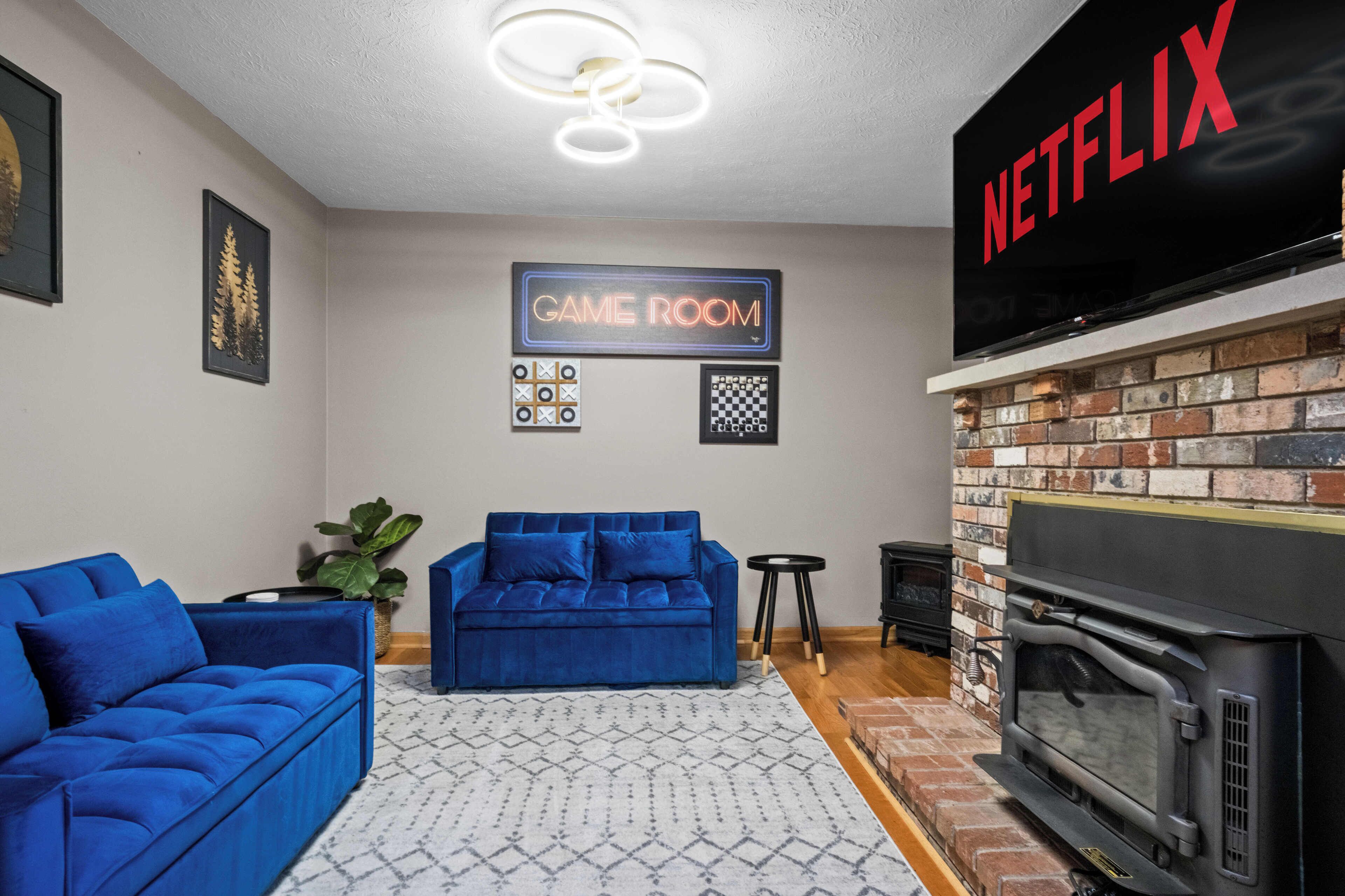 Televisor intel·ligent, futbolí i taula de tennis de taula 