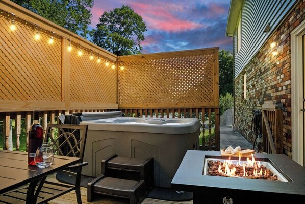 Outdoor spa tub