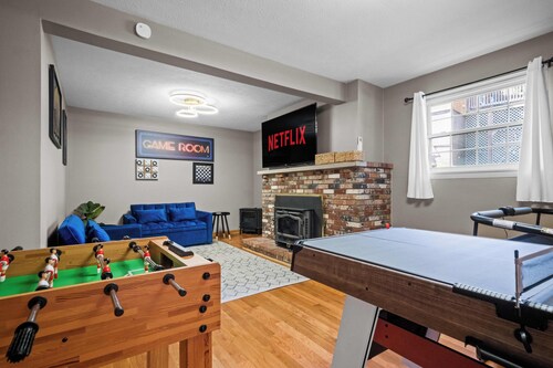 5 min to Summersville Lake I Hot Tub I Game Room I Grill I Fire pit
