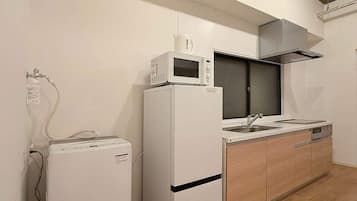 Fridge, microwave, stovetop, electric kettle