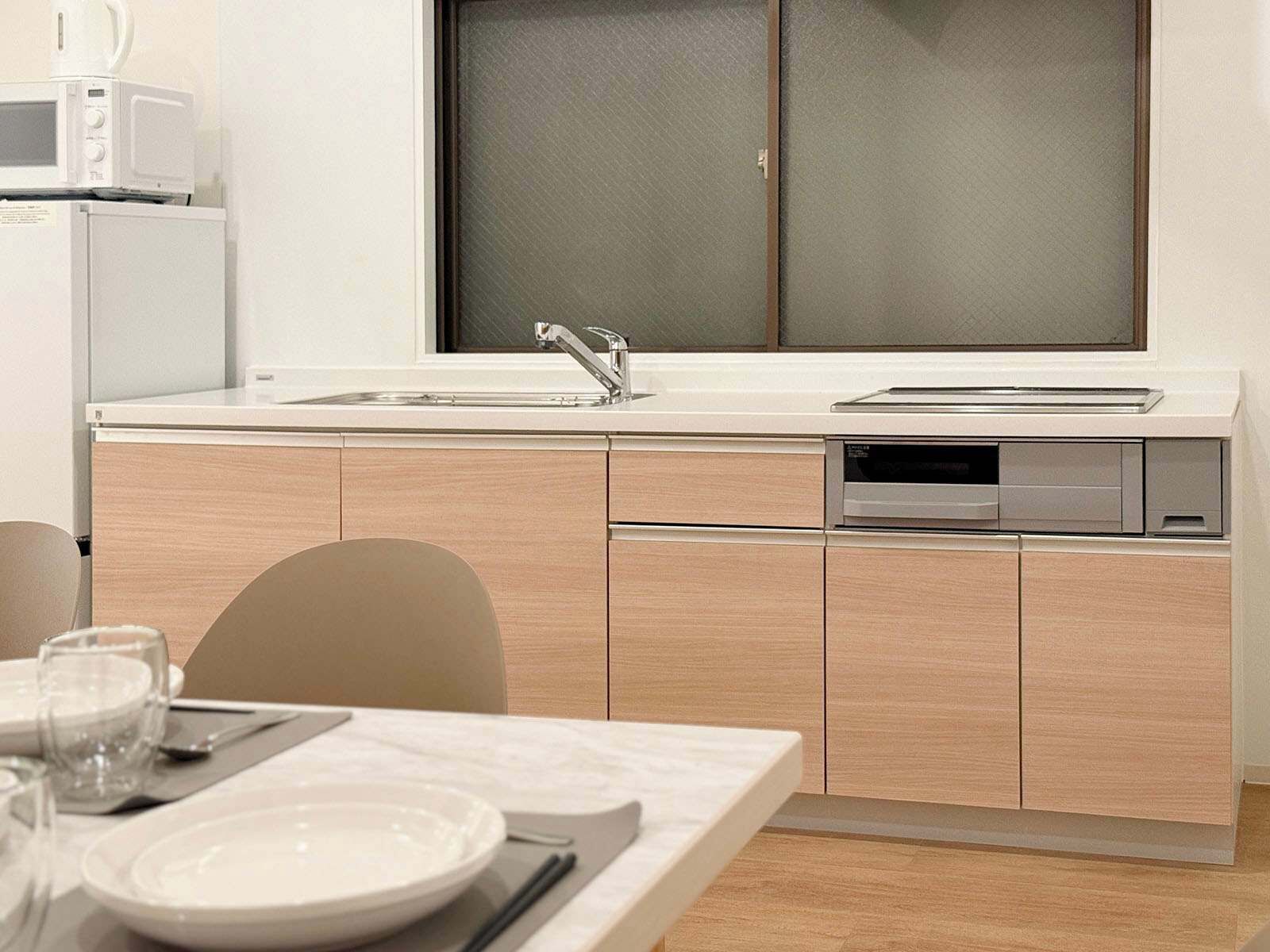 Fridge, microwave, stovetop, electric kettle