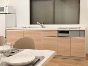 Fridge, microwave, stovetop, electric kettle