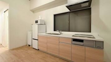 冰箱、微波炉、炉灶、电热水壶