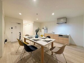 Dining - Comfortable 2BR Apt in Hatchobori - Sleeps 10 (Hiroshima)