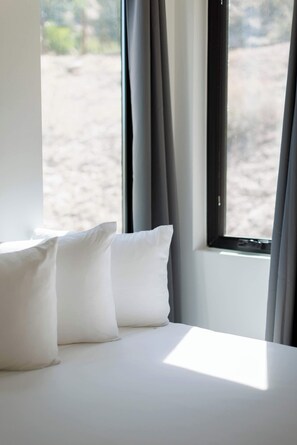 WiFi, bed sheets - Modern Cabin Near Zion & Bryce w/ Pool & Hot Tub (Orderville)
