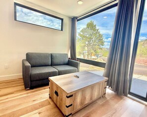 TV - Modern Cabin Near Zion & Bryce w/ Pool & Hot Tub (Orderville)