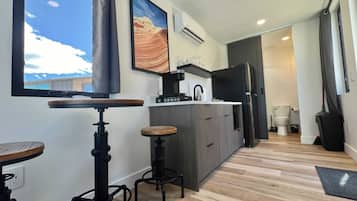 Kühlschrank, Mikrowelle, Herdplatte, Toaster