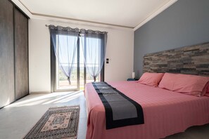 4 chambres, fer et planche à repasser, Wi-Fi gratuit, draps fournis