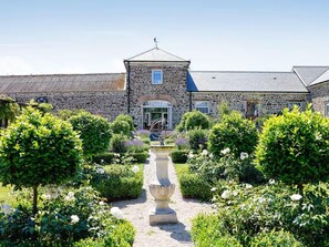 Unclassified image, 3 of 26, button