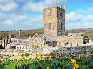 Unclassified image, 5 of 26, button