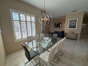 Dining - 5 Star-Rated Indian Wells 5 Bedroom, Mtn View, Cas (Indian Wells)