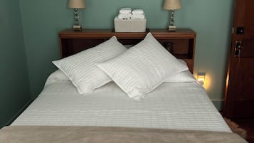 1 habitación, tabla de planchar con plancha, wifi y ropa de cama