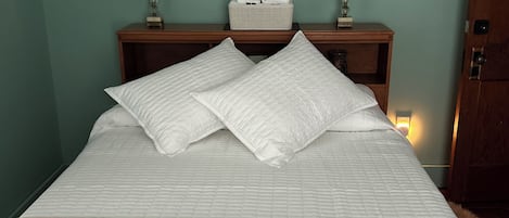 1 habitación, tabla de planchar con plancha, wifi gratis y ropa de cama