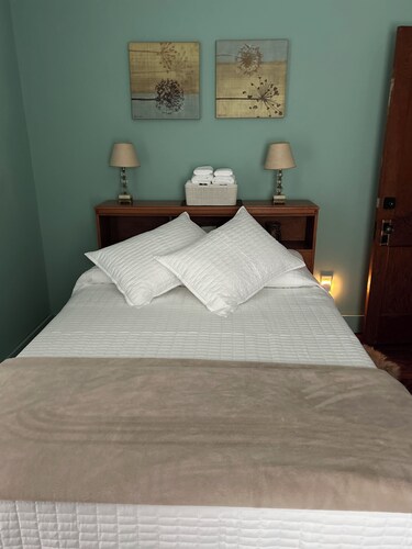 Charming 1-bedroom in our 1930 home at the center of adventure