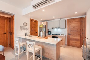 Réfrigérateur, four, grille-pain