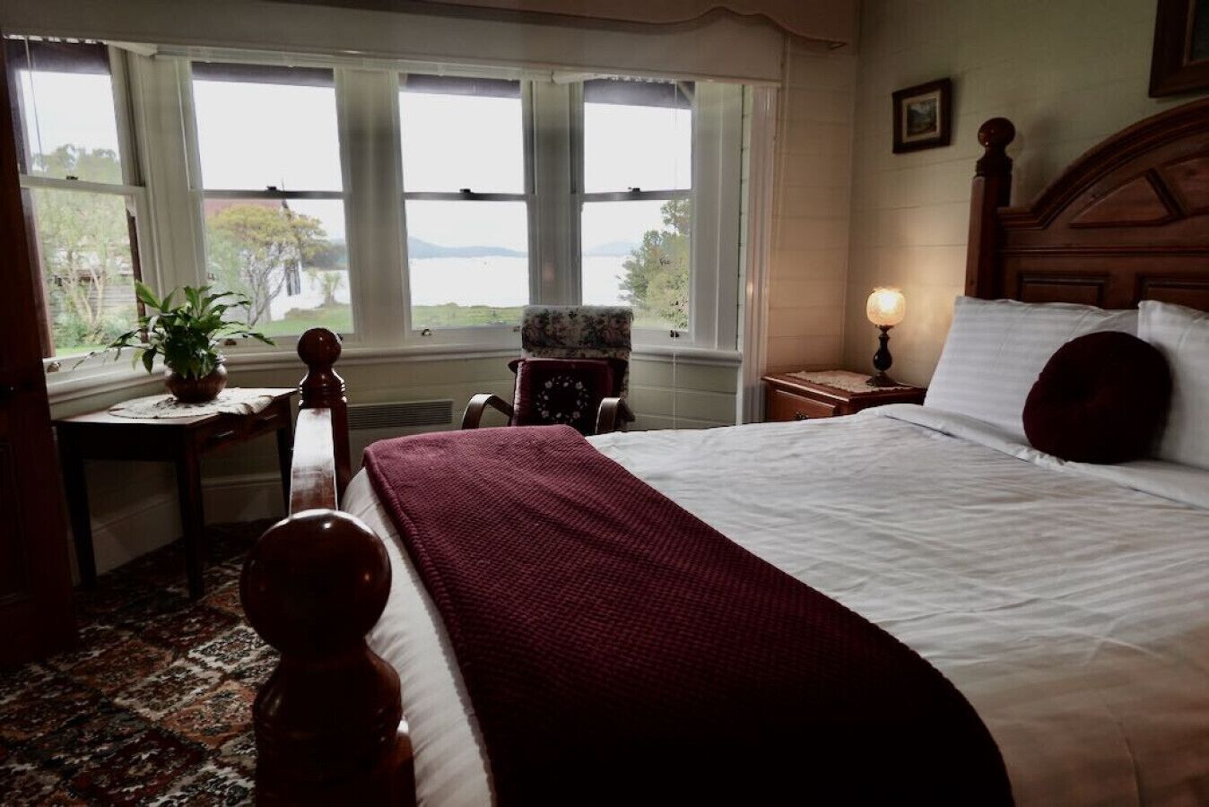 3 bedrooms, desk, iron/ironing board, travel cot