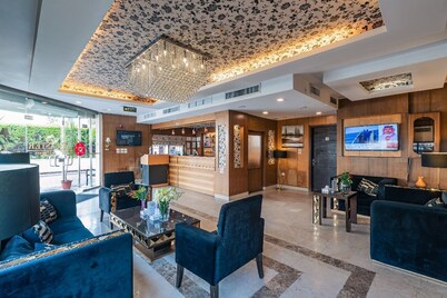 lancaster hotel apartments-Gardens