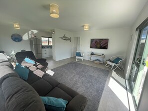 Smart TV - Make Memories at Cook Drive. Space to play and park the boat. Centrally located. (Whitianga)