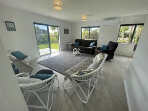 Smart TV - Make Memories at Cook Drive. Space to play and park the boat. Centrally located. (Whitianga)