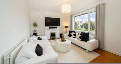 Taigh Tatha - Stylish 3 bed Home