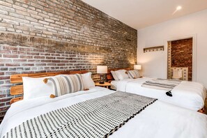 2 habitaciones, tabla de planchar con plancha, wifi y ropa de cama 