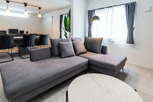 别墅, 无烟房, 私人游泳池 (Onna 8D, Renovated,4LDK, 120sqm) | 起居区 | 平板电视