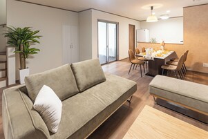 别墅, 无烟房, 私人游泳池 (Onna 8C, Renovated, 4LDK, 120sqm) | 起居区 | 平板电视