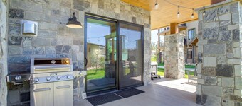Modern Condo w/ Hot Tub: 5 Mi to Winter Park!