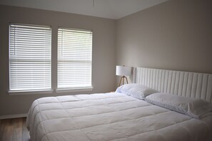 3 chambres, fer et planche à repasser, Wi-Fi gratuit, draps fournis