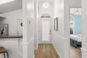 3 Schlafzimmer, Schreibtisch, Bügeleisen/Bügelbrett, Reisekinderbett