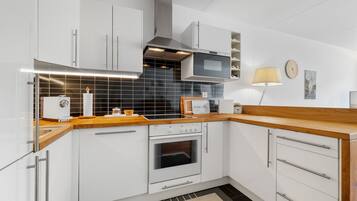 Réfrigérateur, micro-ondes, four, lave-vaisselle