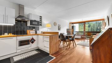 Kühlschrank, Mikrowelle, Ofen, Geschirrspüler