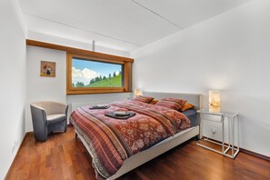 واي فاي مجانًا وملاءات أسرّة