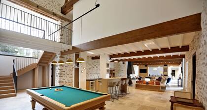 A warm and refined country house for unforgettable moments.