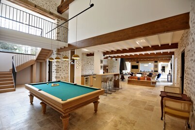 A warm and refined country house for unforgettable moments.