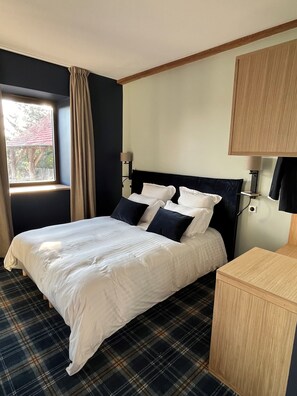 10 bedrooms, iron/ironing board, WiFi, bed sheets - A warm and refined country house for unforgettable moments. (Le Tremblay-sur-Mauldre)