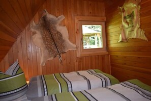 4 bedrooms, bed sheets