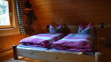 4 bedrooms, bed sheets