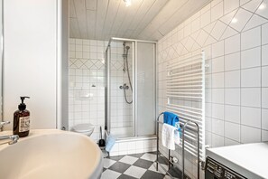 Bruser, hårtørrer, håndklæder