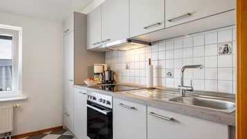 Køleskab, ovn, kogeplade, opvaskemaskine