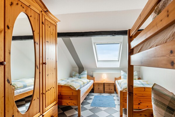 3 bedrooms, free WiFi, bed sheets