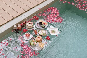 Outdoor dining - Timber Society Boutique Hideaway (Si Sunthon)