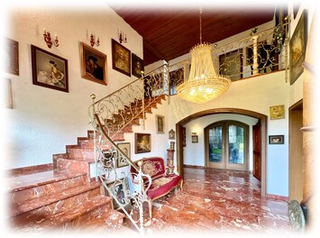 Foto von „Familienzimmer“ Ferienwohnung Villa Galerie – Komfort mit Pool, Garten, Balkon & WLAN