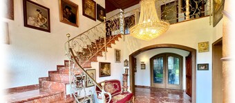 „Familienzimmer“ Ferienwohnung Villa Galerie – Komfort mit Pool, Garten, Balkon & WLAN