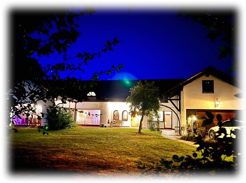 Apartment 'Familienzimmer - Galerie' with Shared Pool, Shared Garden and Wi-Fi