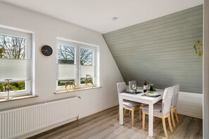 Dining - Apartment 'Schlossblick' with Wi-Fi (Hage)