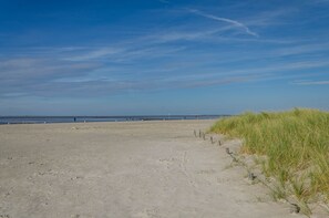 Beach nearby - Apartment 'Schlossblick' with Wi-Fi (Hage)