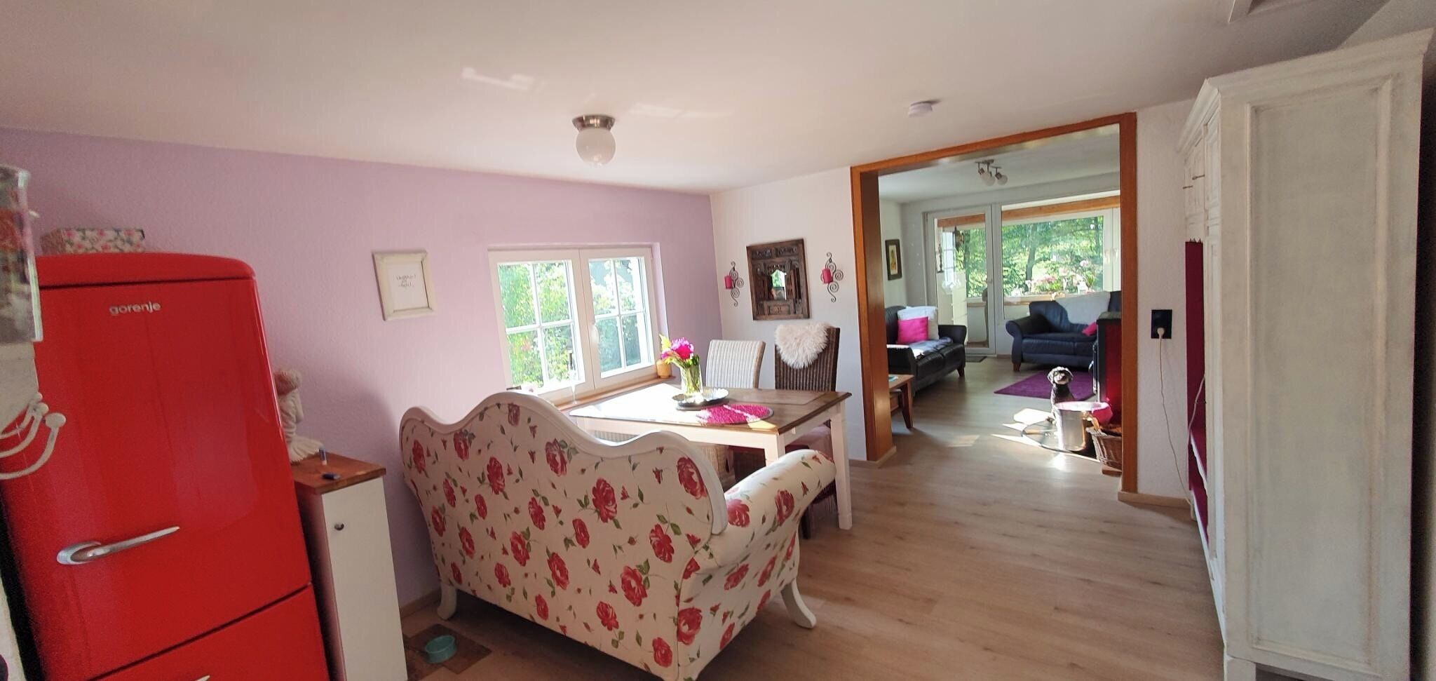 Fernseher, Kamin, Tischtennisplatte, Stereoanlage