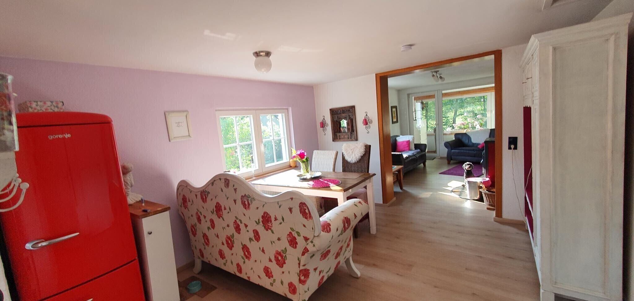 Fernseher, Kamin, Tischtennisplatte, Stereoanlage