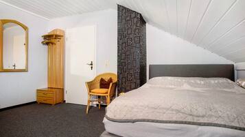 1 slaapkamer, een strijkplank/strijkijzer, gratis wifi, beddengoed